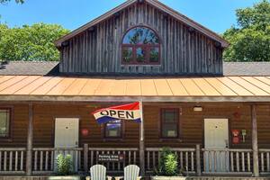 El dispensario de cannabis Fine Fettle el 4 de junio de 2024, en West Tisbury, Massachusetts. (AP Foto/Nick Perry)