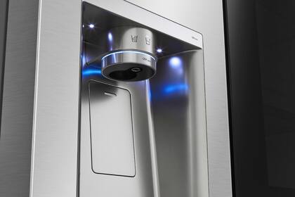 El dispenser de agua de la heladera se higieniza con luz ultravioleta en forma automática