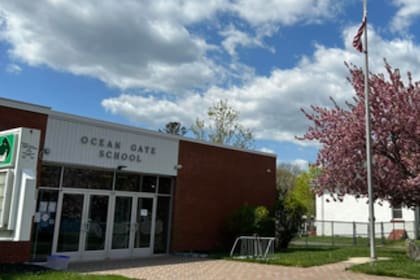 El Distrito Escolar Ocean Gate de Nueva Jersey hizo un pedido para mantener la escuela