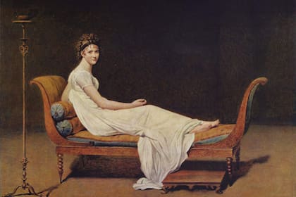 El diván récamier, así conocido por madame Juliette Récamier, a quien el pintor Jacques-Louis David eternizó semiechada