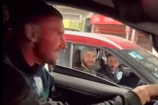 Salieron de ver a Racing y en el semáforo se cruzaron a Maravilla Martínez: el imperdible diálogo de auto a auto