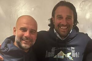 El divertido encuentro entre Pep Guardiola y Luca Toni que se viralizó por su insólito reclamo al crear el “falso nueve” (Foto/Instagram: @luca_toni.9)