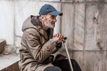 El DMV de California indica que una persona sin hogar puede ser elegible para obtener una tarjeta de identificación sin cargo