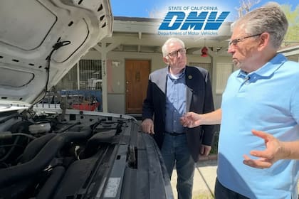 El DMV de California también se encarga de gestionar las multas a usuarios (Imagen basada en una captura de pantalla de YouTube del canal ABC 7 Los Angeles, editada con IA para incorporar el logo oficial del DMV)
