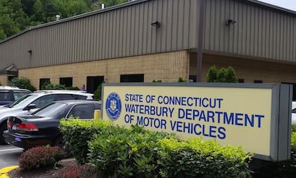 El DMV de Connecticut renueva las licencias de conducir y las tarjetas de identificación según la ley Real ID