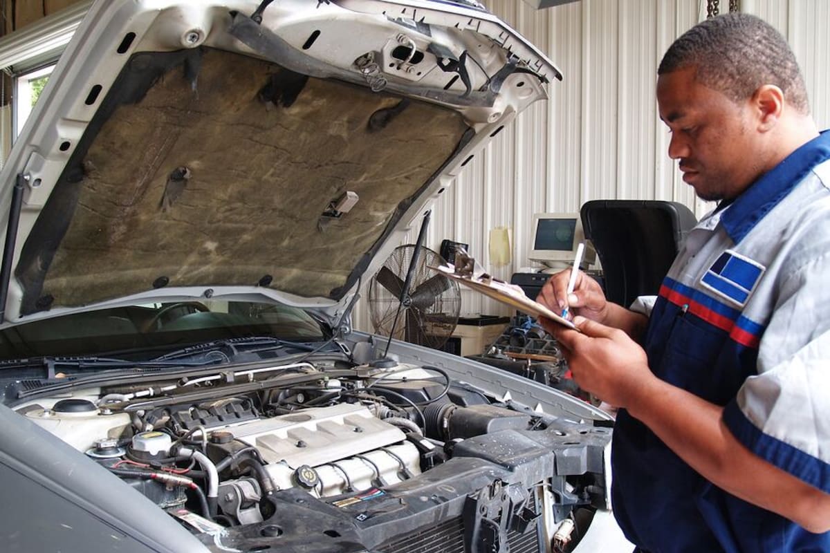 DMV no Texas. Que documentos um migrante deve apresentar para registar um carro em janeiro de 2026?