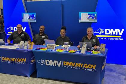 El DMV implementó unidades móviles en diversos puntos para facilitar la actualización de su identificación Real ID