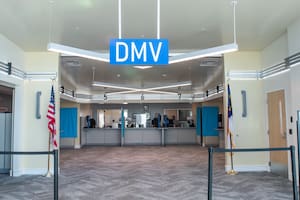 El DMV de Chicago ya acepta tarjeta y efectivo para el registro de vehículos