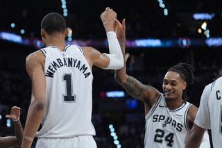 El doble-doble de Wembanyama impulsa a los Spurs ante los Trail Blazers y a las semifinales del Oeste