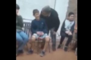 El violento trato de un docente con sus alumnos que quedó registrado en un video