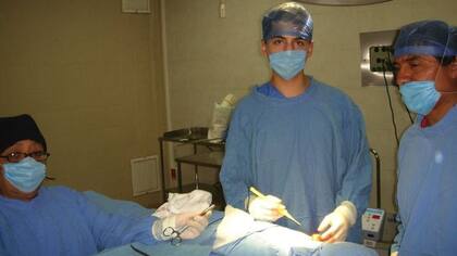 El doctor Almazán empezó a estudiar Medicina con solo 12 años