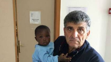 El doctor Bartolo junto a Favour