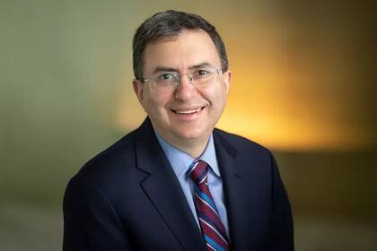 El doctor Joshua M. Sharfstein pidió por el desarrollo de políticas para la comunidad (Foto:
College of Health | Oregon State University)