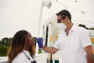 30 minutos. Los tests rápidos, una atracción para los invitados de fiestas VIP