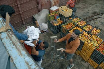 El documental demuestra la injusticia y todo lo que implica tener que viajar constantemente a un lugar que no te pertenece sólo para poder sobrevivir