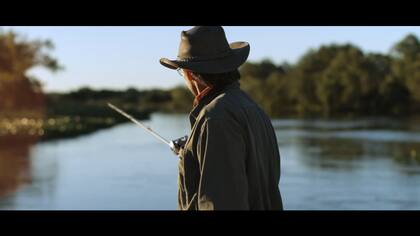 EL documental transcurre en Goya, Provincia de Corrientes. Tulio, un pescador de río que hace más de treinta años participa en el Concurso de la Fiesta Nacional del Surubí, cuenta anécdotas y reflexiones.