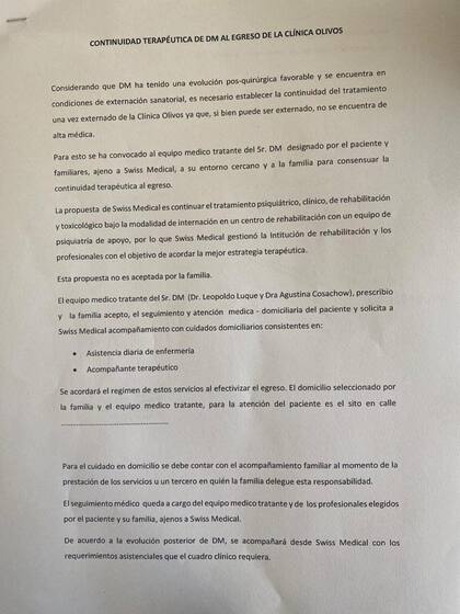 El documento firmado por el neurocirujano Leopoldo Luque y dos de las hijas de Maradona previo al egreso del exfutbolista de la Clínica Olivos, tras su operación