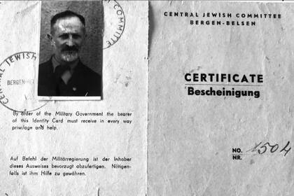 El documento que le dieron a Chil Majer luego de la liberación de Bergen Belsen