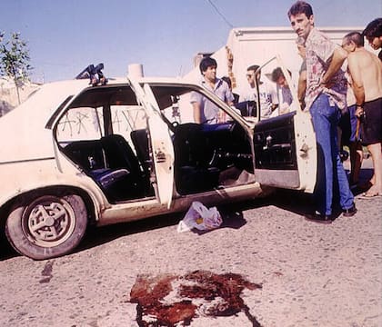 El Dodge 1500 en el que viajaba el vendedor de libros Edgardo Cicutín, una de las víctimas de la Masacre de Wilde