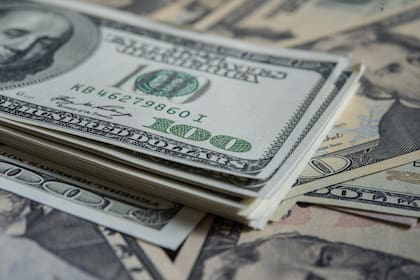El dólar blue arranca la semana con una suba