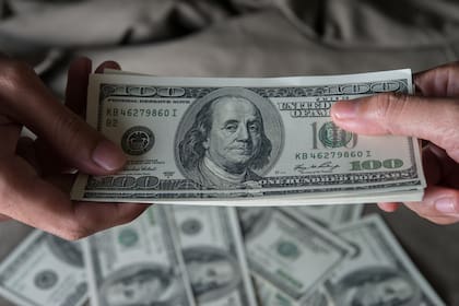 El dólar blue esta semana alcanzó su máximo histórico al llegar a los $400