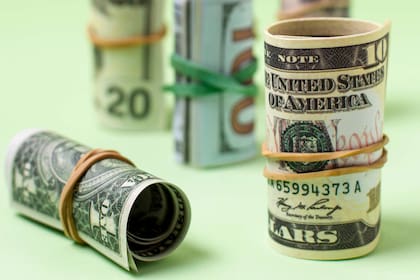 El dólar blue se ubica más de 300 pesos por encima del oficial