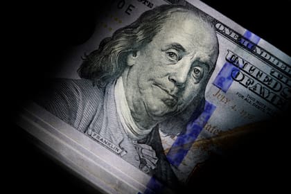 El dólar blue subió $24 en una semana 