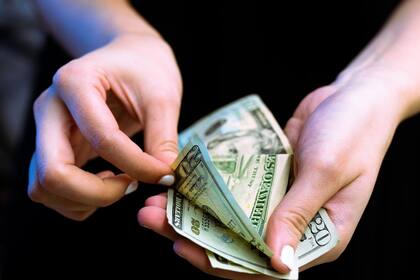El dólar, la herramienta de ahorro de quienes pueden.