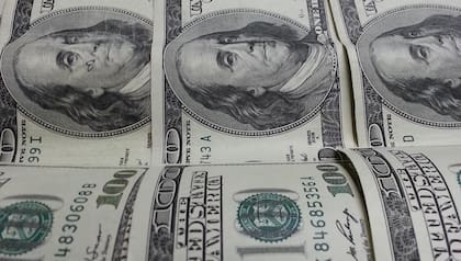 El dólar llegó a los $1300