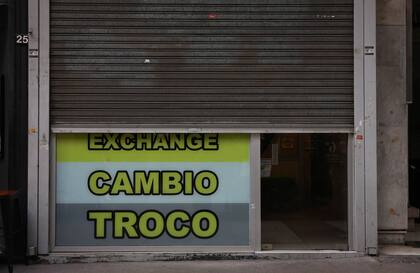 El dólar minorista cerró la jornada a 1455 pesos en las pizarras del Banco Nación