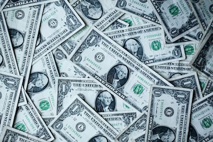 El dólar oficial abrió a $1185 para la venta
