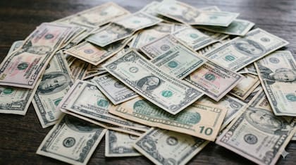 El dólar oficial cerró a $1420 en Banco Nación