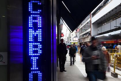 Así cotizaba el dólar oficial en la apertura de mercados