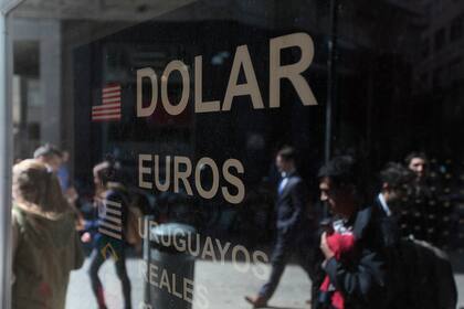 El dólar oficial continúa con sus aumentos diarios de 50 centavos