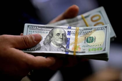 El dólar oficial se mantiene estable