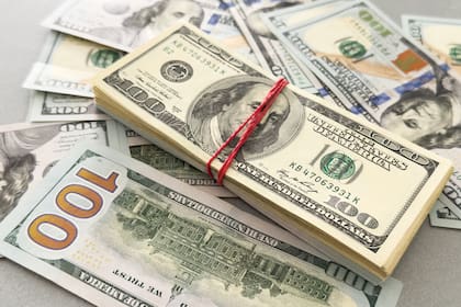 El dólar oficial toca el valor nominal más bajo en un mes