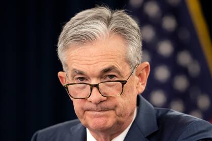 El dólar se fortaleció en la sesión del miércoles tras considerar el discurso restrictivo de Jerome Powell, presidente de la Reserva Federal