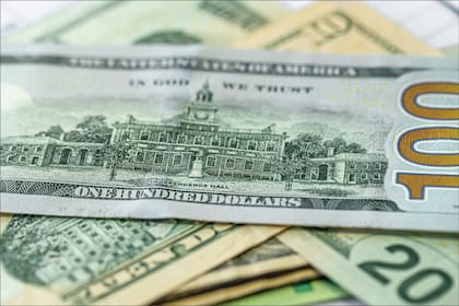 El dólar volvió a niveles de 2017, pero la inflación no cede y la actividad no despega.