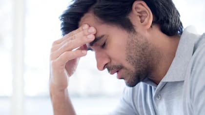 El dolor de cabeza es uno de los síntomas leves asociados a la listeriosis