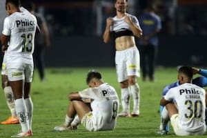 De los incidentes y el reclamo de los hinchas a un histórico descenso de Santos que lo sufre hasta Neymar