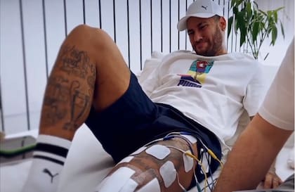 El dolor de Neymar mientras realiza la rehabilitación de su lesión de ligamentos cruzados