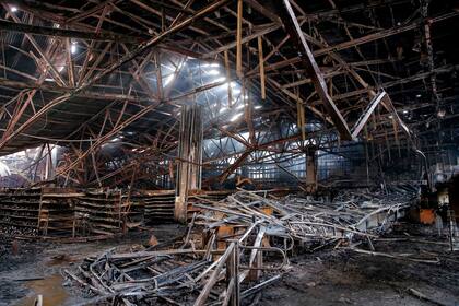 Un supermercado en Valparaíso fue totalmente destruido por el fuego
