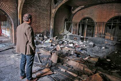 Diario El Mercurio que fue incendiado durante las manifestaciones