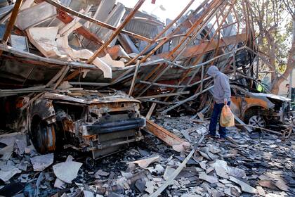 Un negocio de renta de autos fue incendiado y quedó totalmente destruido