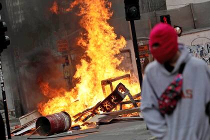 El presidente, Sebatián Piñera, declaró emergencia nacional, en medio de la furia que desató el aumento de tarifas