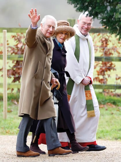 El domingo 4 Carlos fue a misa en Sandringham y a la salida se mostró relajado. Su buen semblante no hizo más que alegrar a todos por su pronta recuperación tras la operación de próstata. Nadie imaginaba lo que se venía.