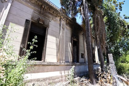El domingo 5 de este mes, los vecinos alertaron sobre la aparición de las llamas que salían desde una de las ventanas de la Casa Beiró