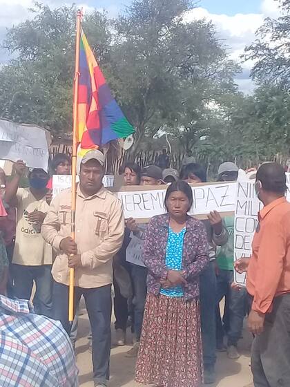 El domingo hubo una manifestación en el paraje María Cristina en Ramón Lista para pedir que dejen volver a los 15 encerrados en Formosa capital. Ahora con la extensión, recién podrán regresar en 15 días.