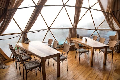 El domo-comedor es el más amplio, donde se sirven el desayuno y la cena.