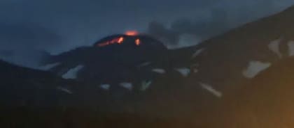 El domo de lava en el cráter del volcán Great Sitkin. Fuente: Observatorio Volcánico de Alaska.